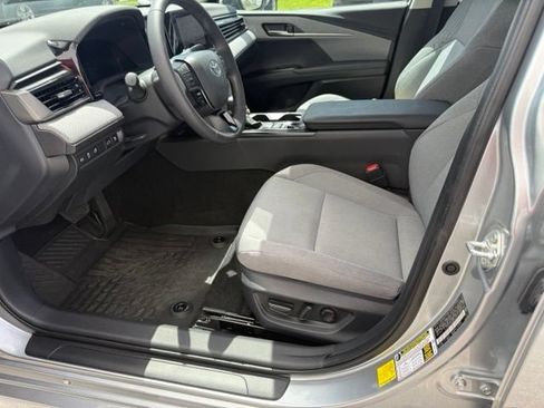 Used 2025 Toyota Camry LE w/ Convenience Package FWD image 20