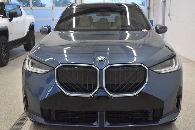 Used 2025 BMW X3 xDrive30i w/ M Sport Package AWD/4WD image 3