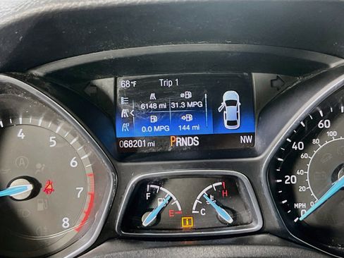Used 2018 Ford Focus SE w/ SE Appearance Package FWD image 12