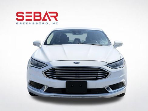 Used 2018 Ford Fusion SE w/ Equipment Group 602A FWD image 2