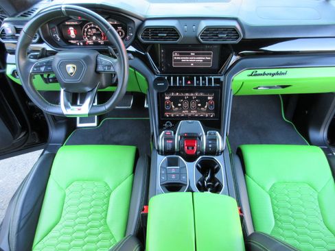 Used 2022 Lamborghini Urus image 25