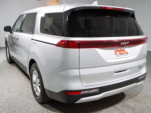Used 2023 Kia Carnival LX image 9