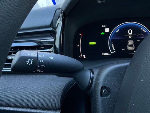 Used 2025 Toyota Camry LE image 34