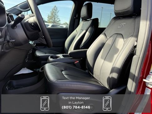 New 2026 Chrysler Pacifica Select w/ S Appearance Package image 2