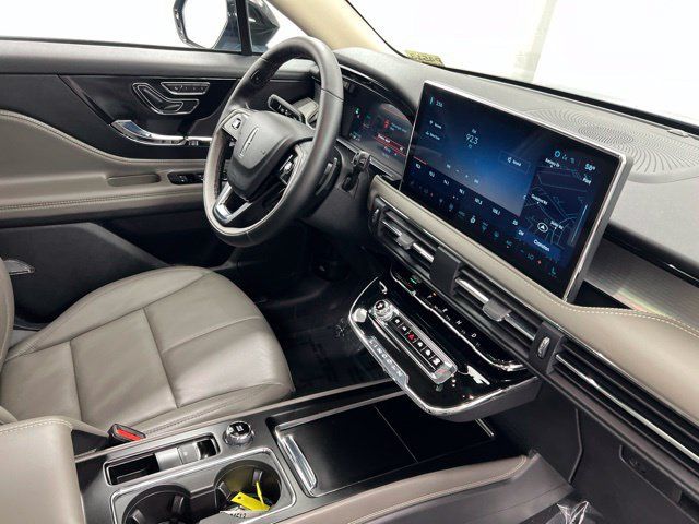 Used 2026 Lincoln Corsair Premiere AWD/4WD image 25