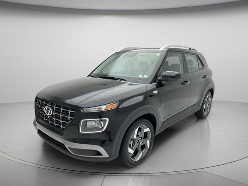 Used 2025 Hyundai Venue SEL FWD image 3