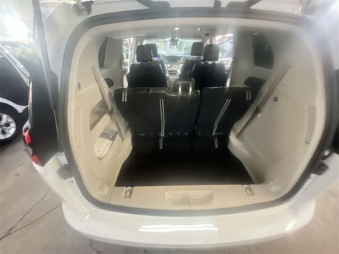 Used 2024 Chrysler Pacifica Touring-L image 23