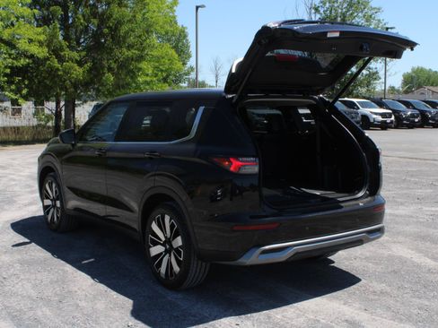 Used 2025 Mitsubishi Outlander SE AWD/4WD image 7