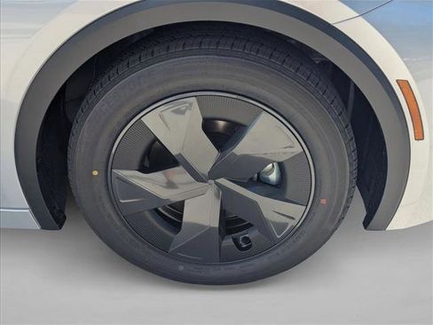 New 2026 Toyota Prius Plug-In Hybrid image 9