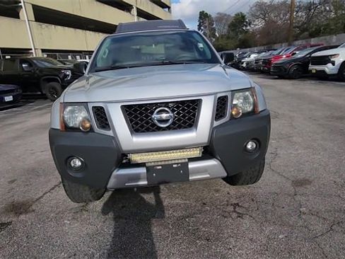 Used 2015 Nissan Xterra S image 3