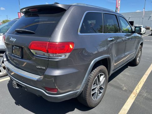 Used 2017 Jeep Grand Cherokee Limited w/ Trailer Tow Group IV AWD/4WD image 4