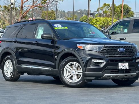 Used 2022 Ford Explorer XLT w/ Equipment Group 202A RWD image 2