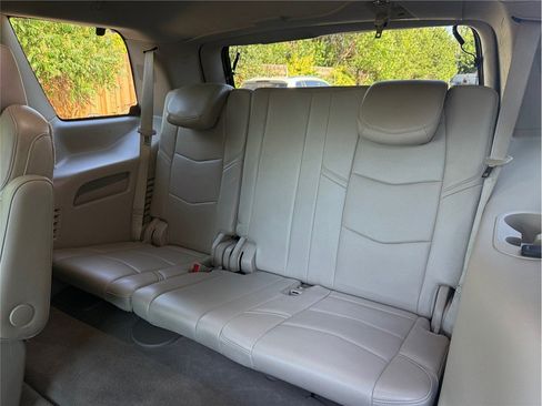 Used 2020 Cadillac Escalade Premium Luxury AWD/4WD image 35