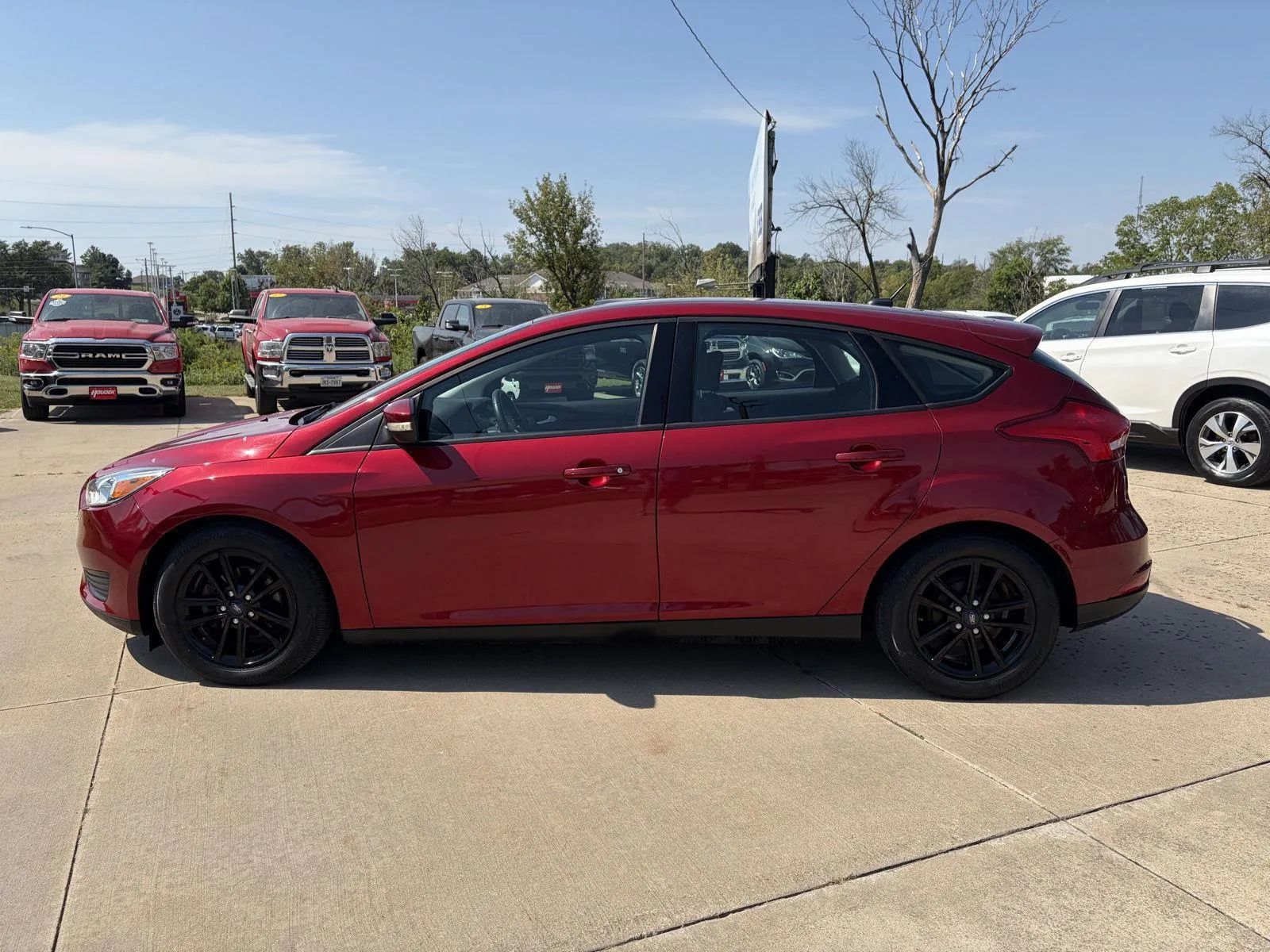Used 2015 Ford Focus SE w/ SE Cold Weather Package FWD image 5