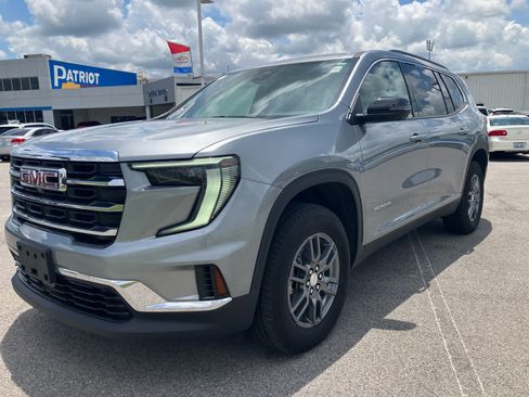 Used 2025 GMC Acadia Elevation FWD image 2