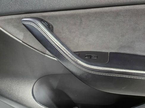 Used 2021 Tesla Model Y Long Range AWD/4WD image 6
