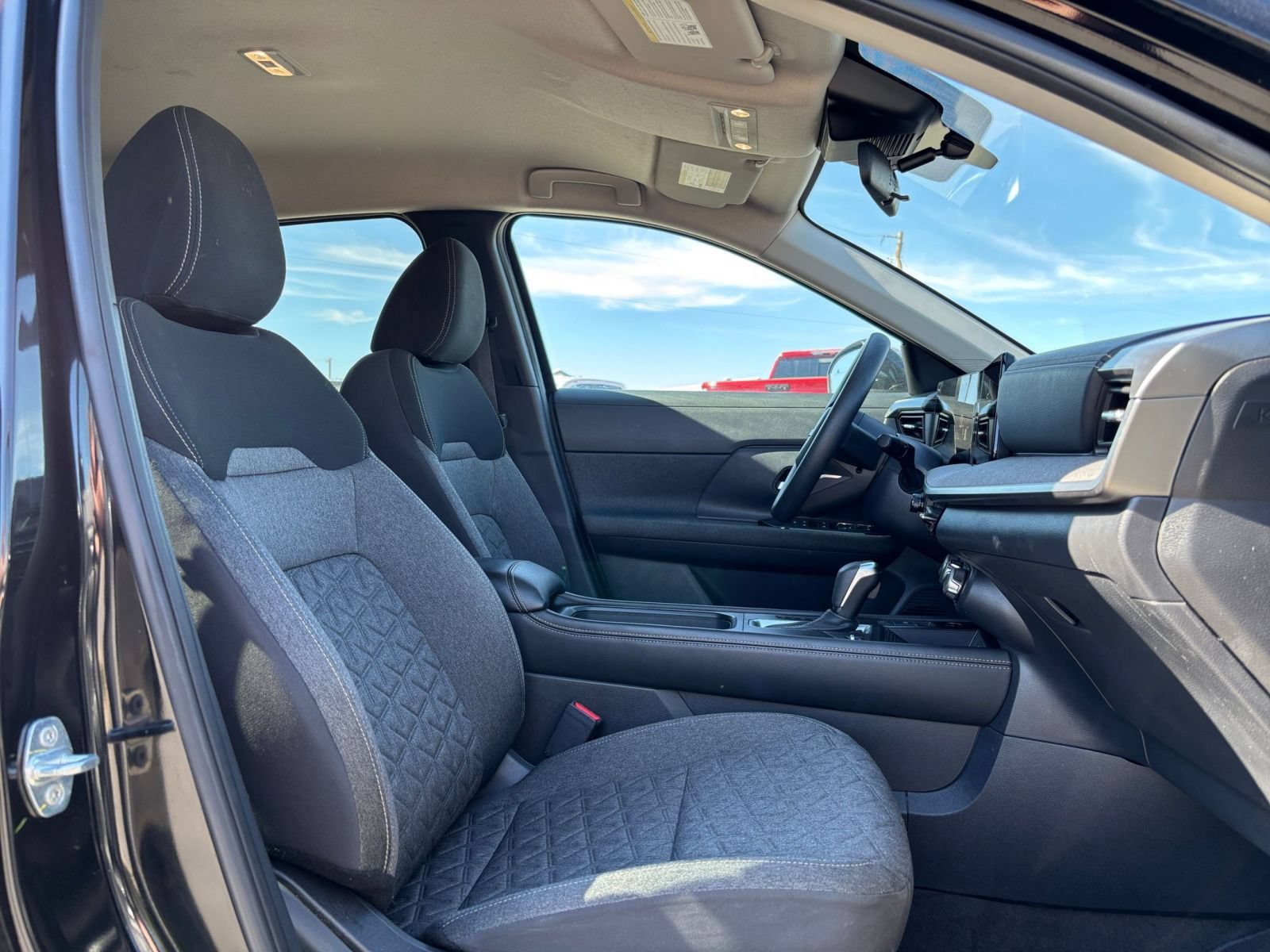 Used 2025 Nissan Kicks SV AWD/4WD image 33