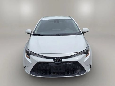 Used 2021 Toyota Corolla LE FWD image 2