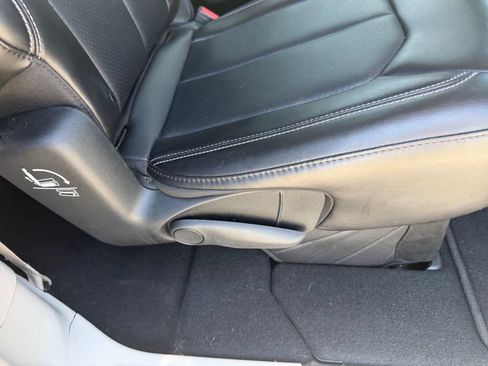 Used 2024 Chrysler Pacifica Touring-L FWD image 33