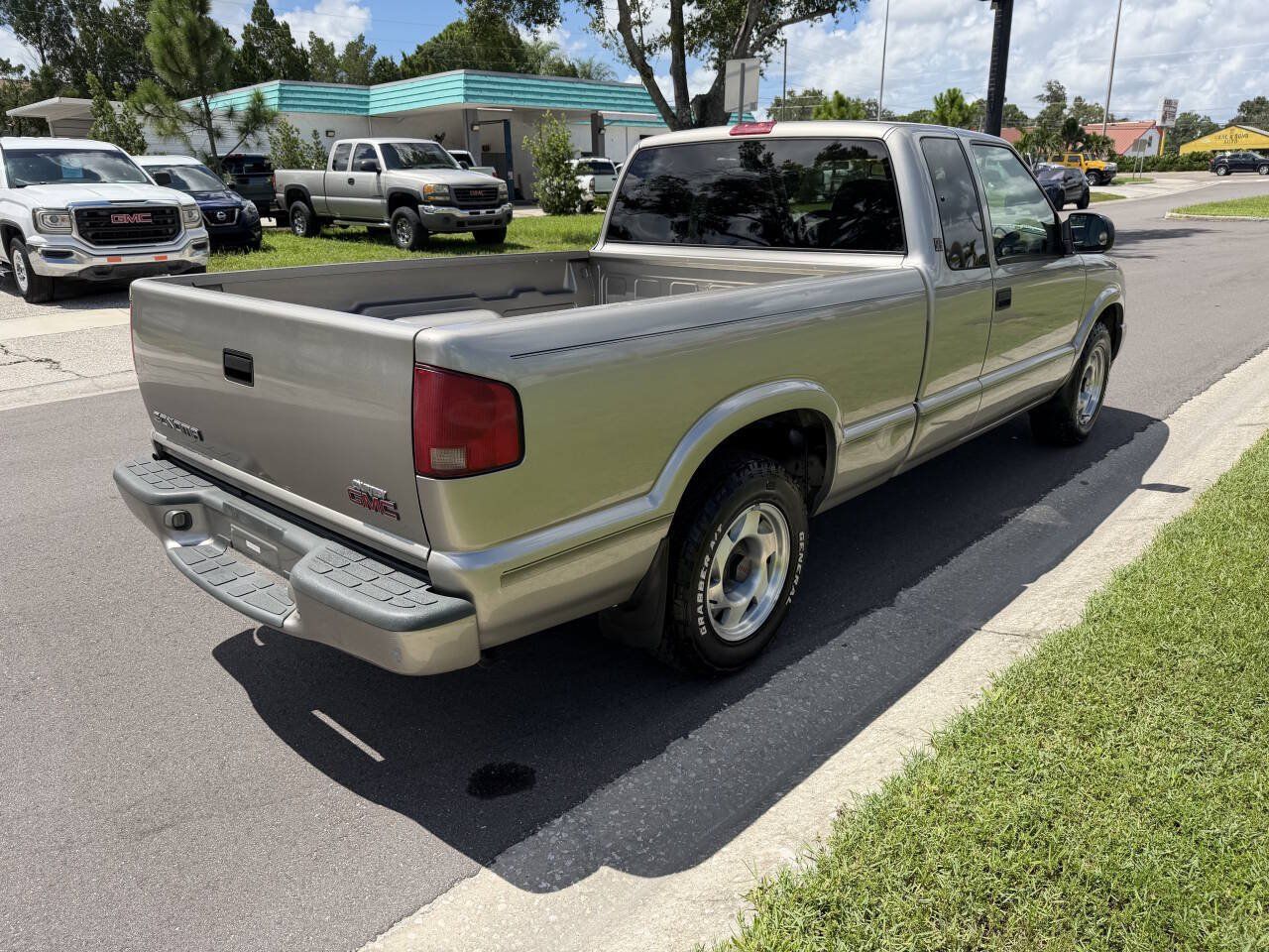 Used 1999 GMC Sonoma SLS w/ Super Spec Pkg 3 RWD image 5