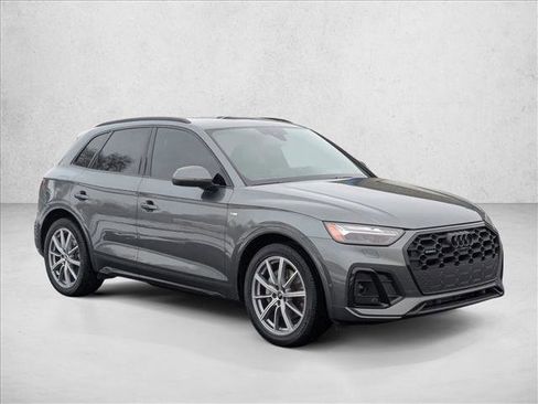 Used 2022 Audi Q5 e Prestige w/ Prestige Package image 3