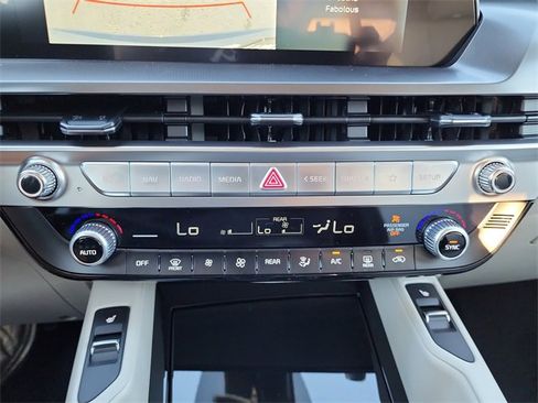 New 2025 Kia Telluride S image 23