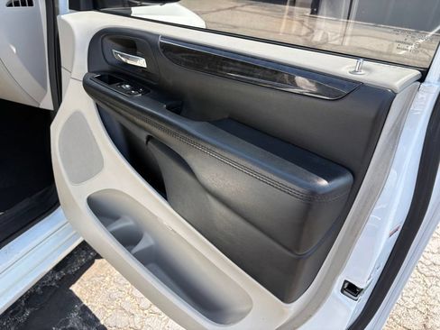 Used 2017 Dodge Grand Caravan SE w/ Power Window Group FWD image 11