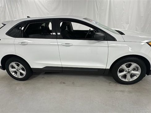 Used 2024 Ford Edge SE image 2