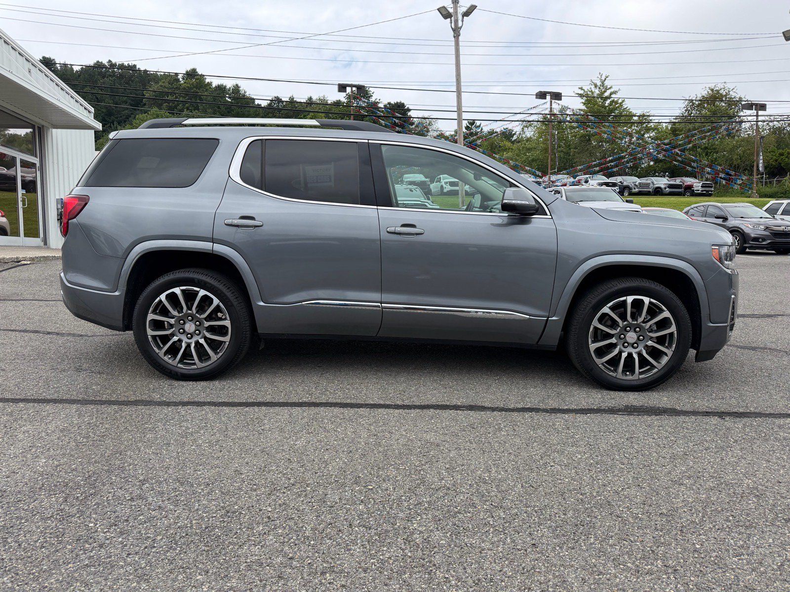 Used 2022 GMC Acadia Denali w/ Denali Ultimate Package AWD/4WD image 7