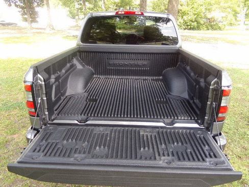 Used 2024 Nissan Frontier SV image 10