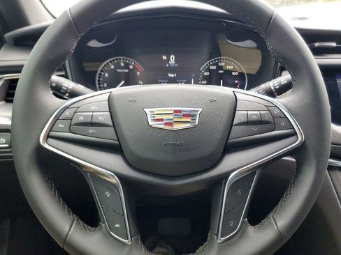 New 2026 Cadillac XT5 Luxury image 10