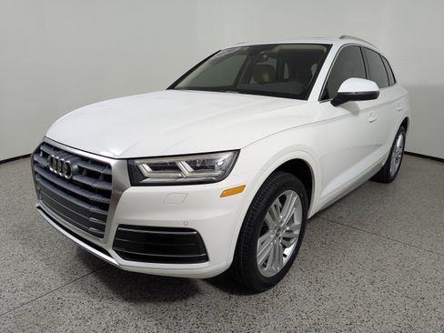 Used 2020 Audi Q5 2.0T Premium Plus w/ Premium Plus Package AWD/4WD image 3
