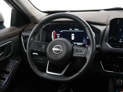 Used 2022 Nissan Rogue Platinum w/ Head-Up Display Package image 14