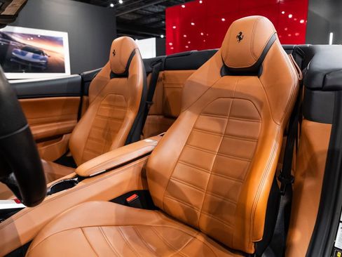 Certified 2017 Ferrari California T RWD image 4