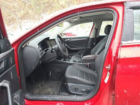 Used 2024 Volkswagen Jetta SE image 10