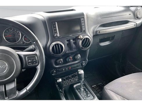 Used 2015 Jeep Wrangler Sport image 7
