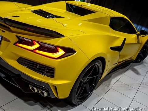 Used 2025 Chevrolet Corvette E-Ray w/ ZER Performance Package AWD/4WD image 8