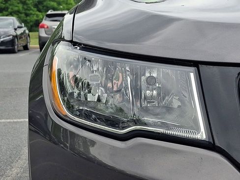 Used 2019 Jeep Compass Limited AWD/4WD image 9
