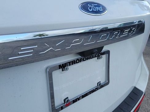 Used 2023 Ford Explorer XLT w/ Equipment Group 202A RWD image 9
