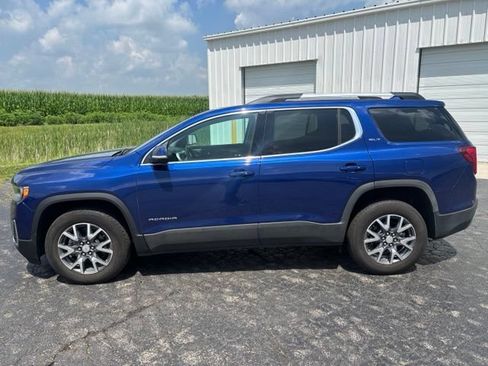 Used 2023 GMC Acadia SLT w/ Technology Package AWD/4WD image 2