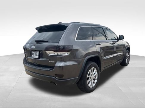 Used 2021 Jeep Grand Cherokee Laredo image 3