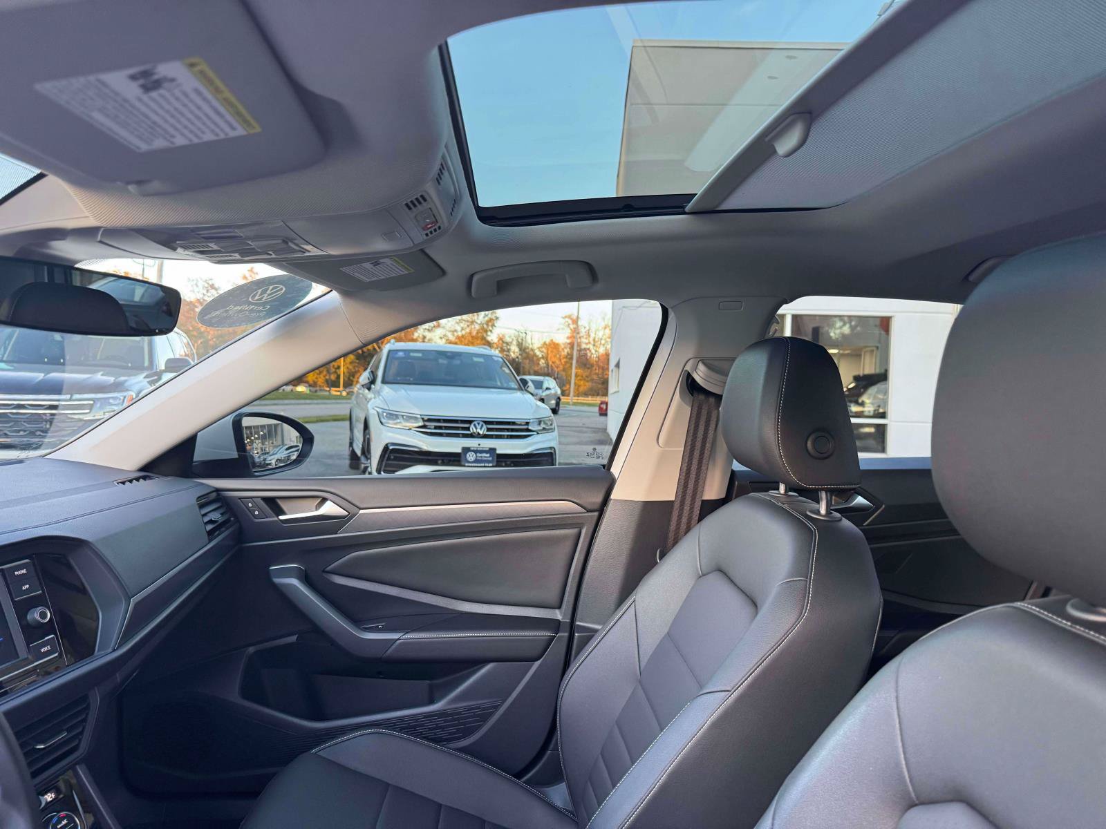 Used 2024 Volkswagen Jetta SE w/ Panoramic Sunroof Package FWD image 26