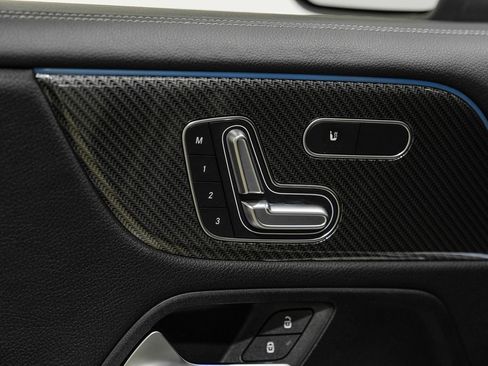 Used 2024 Mercedes-Benz GLB 35 AMG 4MATIC image 41