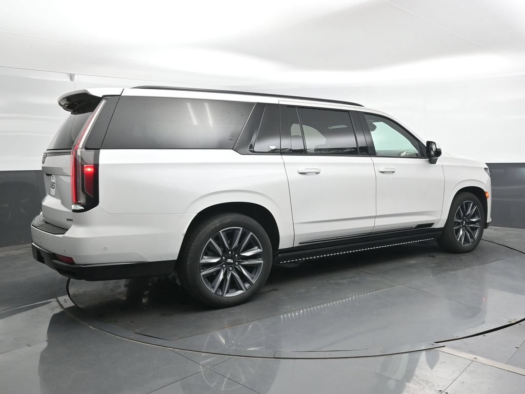 Used 2024 Cadillac Escalade ESV Sport Platinum w/ Heavy-Duty Trailer Package AWD/4WD image 2