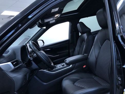 Certified 2025 Toyota Highlander XSE AWD/4WD image 18