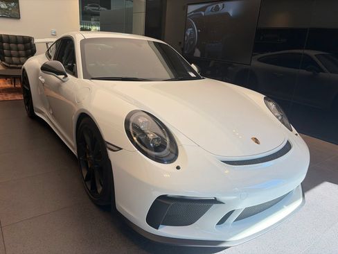 Used 2018 Porsche 911 GT3 RWD image 3