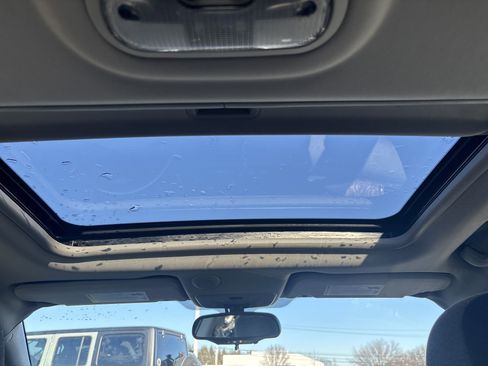 Used 2015 Chevrolet Impala LT w/ LT Sunroof Package image 16