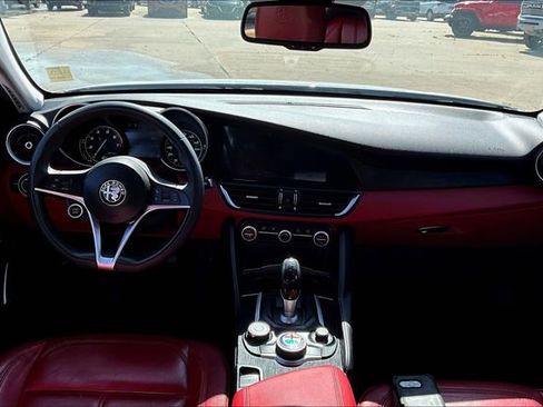 Used 2019 Alfa Romeo Giulia RWD image 7