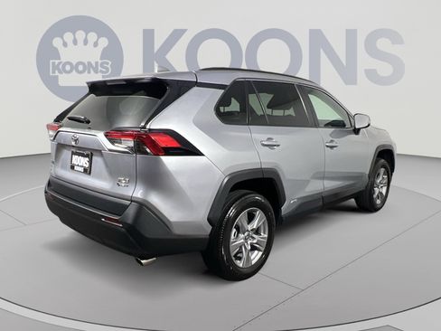 Used 2025 Toyota RAV4 XLE AWD/4WD image 11