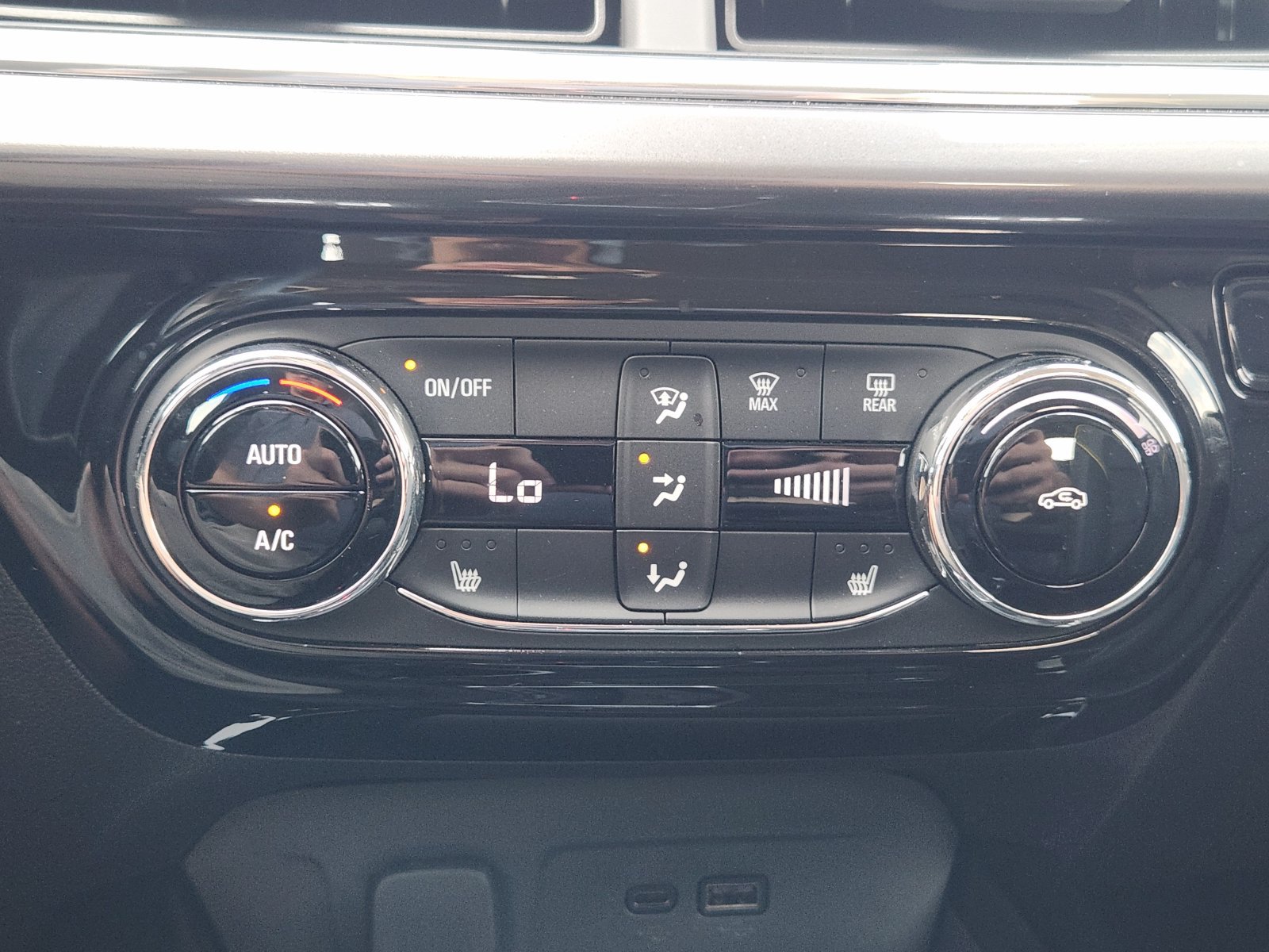 Used 2025 Chevrolet Trax ACTIV FWD image 22